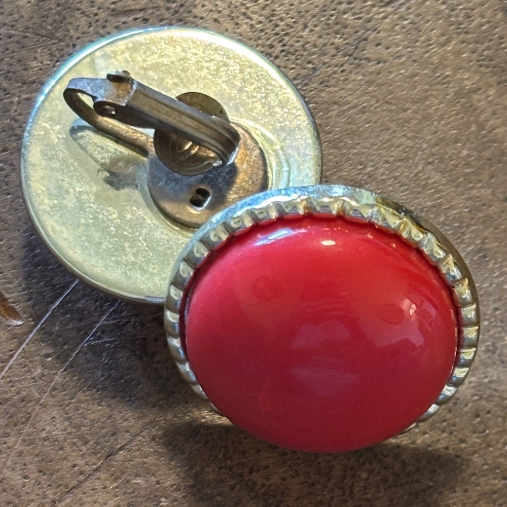 Vintage Gold Rimmed & Red Glass Dome Center Clip Ons - Picture 3 of 4